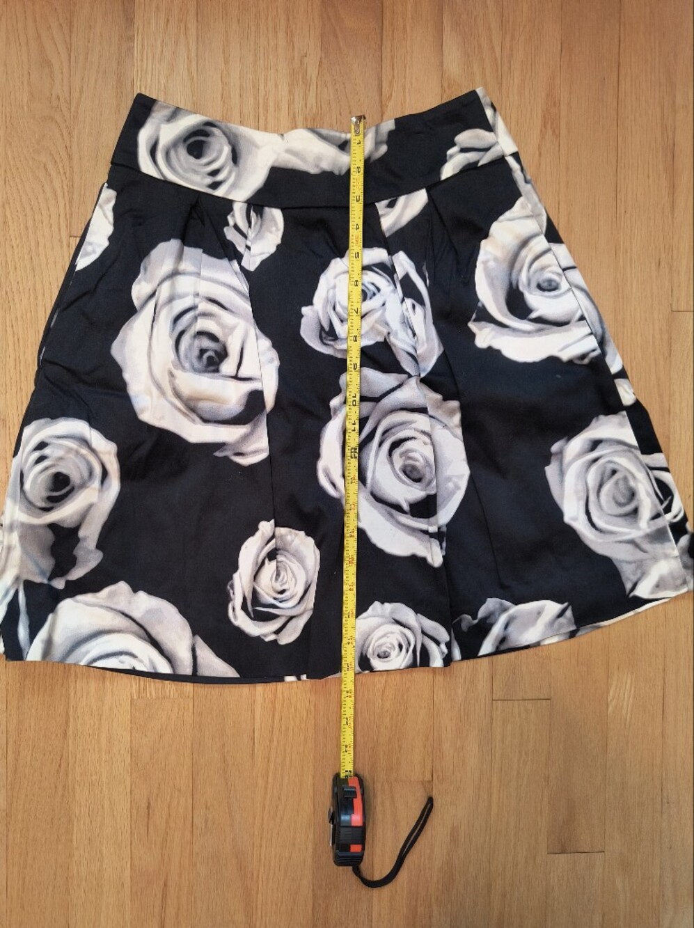 White House Black Market Black & White Rose Print A Line Skirt